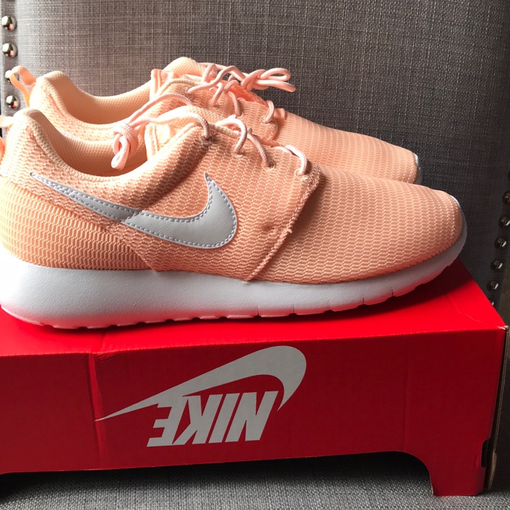 NIKE ROSHE ONE WOMENS RUNNING SHOES NEW - Picture 2 of 7